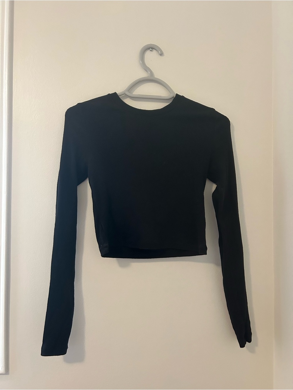 Aritzia Long Sleeve Black Crop Top - Women's